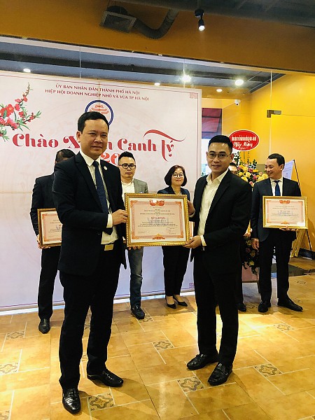 CEO VietSense Travel, Nguyễn Văn Tài được VCCI tặng Bằng khen