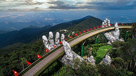 Kiệt tác cây Cầu Vàng trên đỉnh Bà Nà Hills Đà Nẵng
