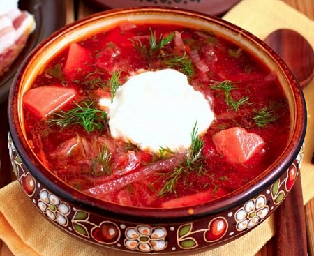 Ngây ngất hương vị món súp củ cải đỏ trứ danh của Nga