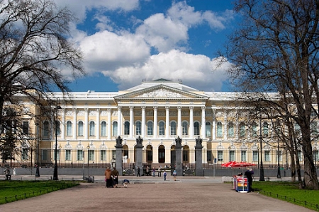 Thăm quan Cung Điện Mikhailovsky