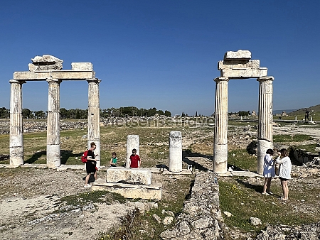 Khám phá Thành cổ Hierapolis ở Pamukkale