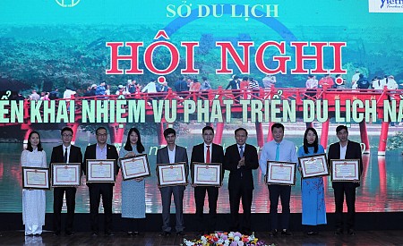 VietSense Travel vinh dự đón nhận bằng khen của Bộ VHTT và Du lịch 2019