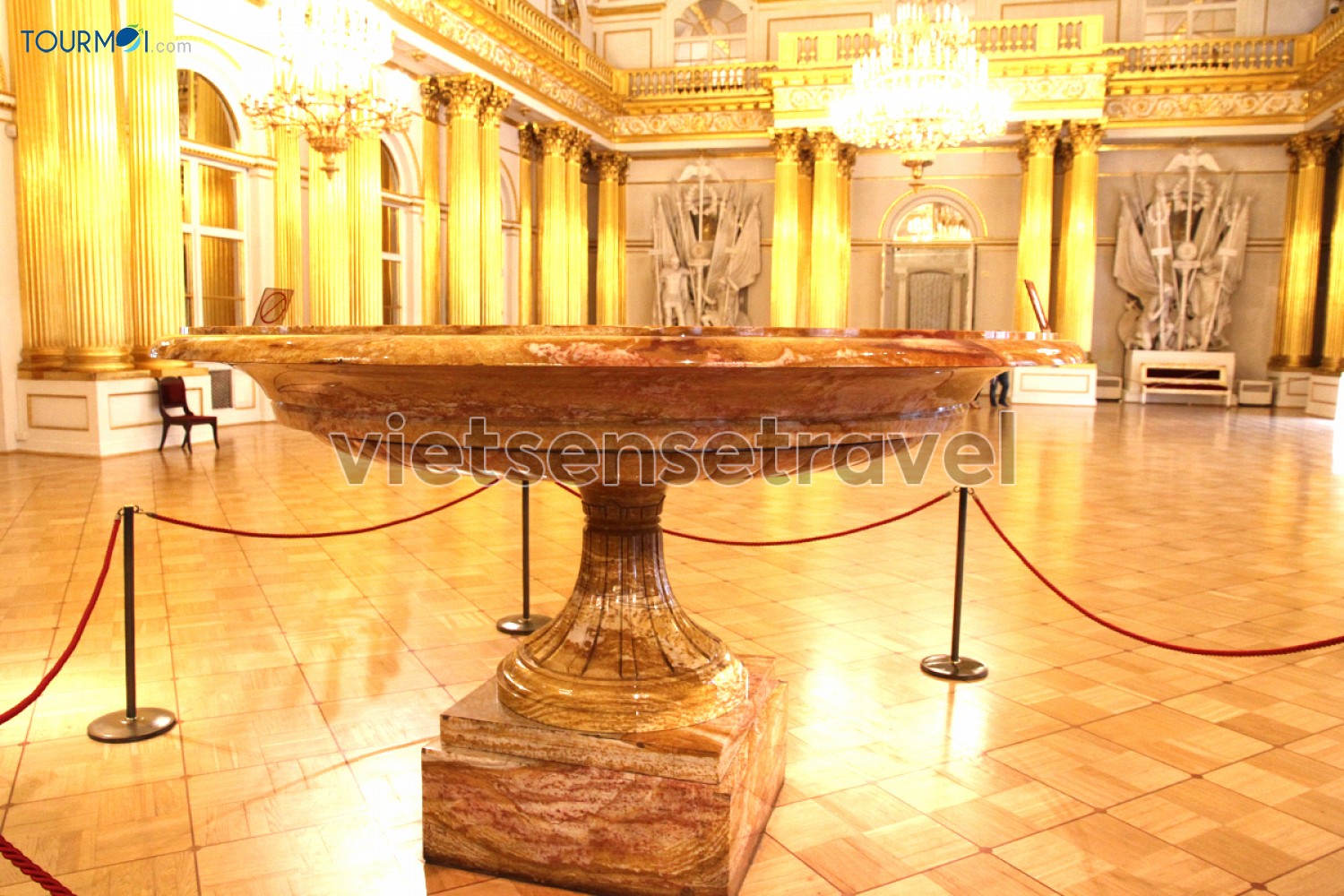 15 Điểm du lịch nổi tiếng ở Saint Petersburg phải đến - Ảnh 2