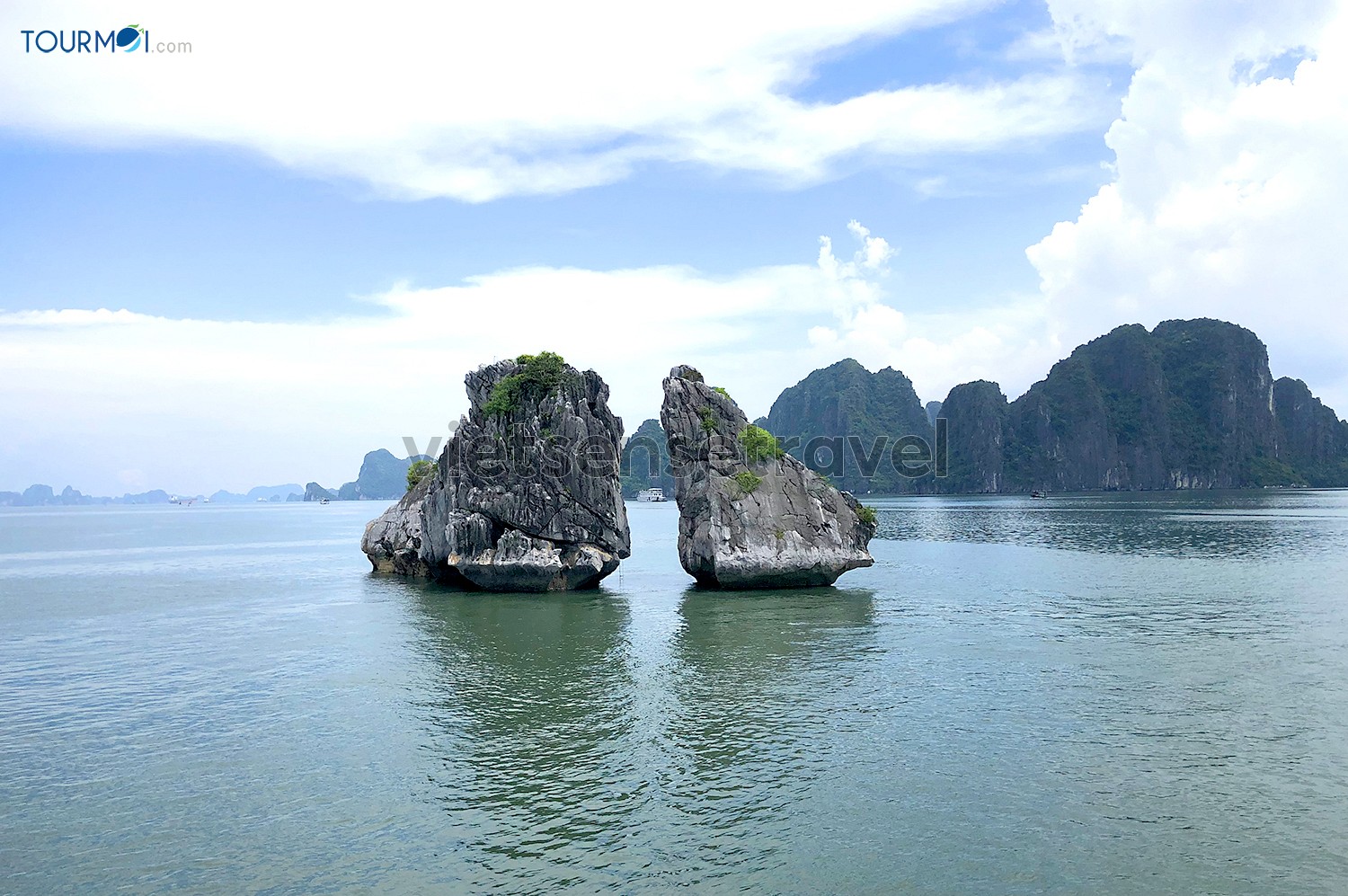 Khám phá vịnh Hạ Long từ A-Z ngay chuyến đi lần đầu - Ảnh 1