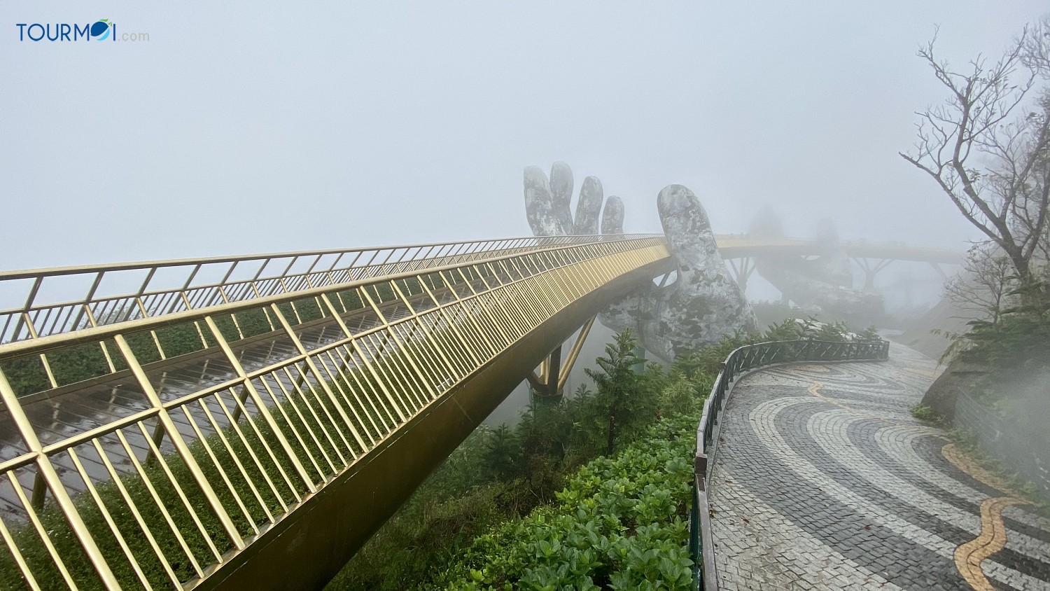 Kiệt tác cây Cầu Vàng trên đỉnh Bà Nà Hills Đà Nẵng - Ảnh 3