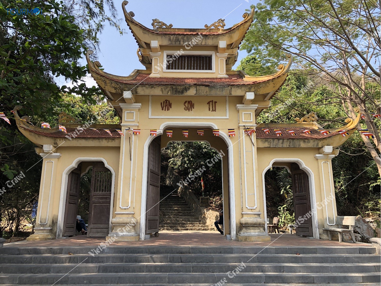 Vân Sơn Tự, ngôi Chùa Núi Một Côn Đảo đẹp nhất Việt Nam - Ảnh 1